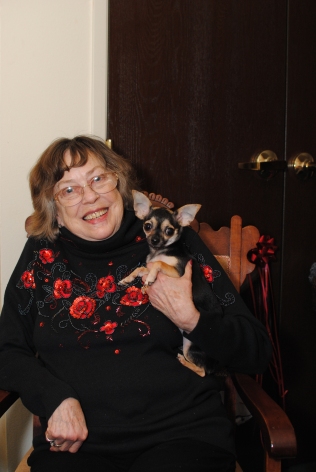 Christmas visit with my mom and her Chihuahua Tiny.